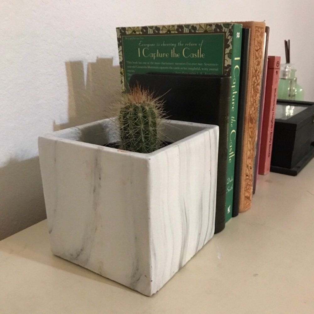 URBAN OUTFITTERS MARBLE PLANTER